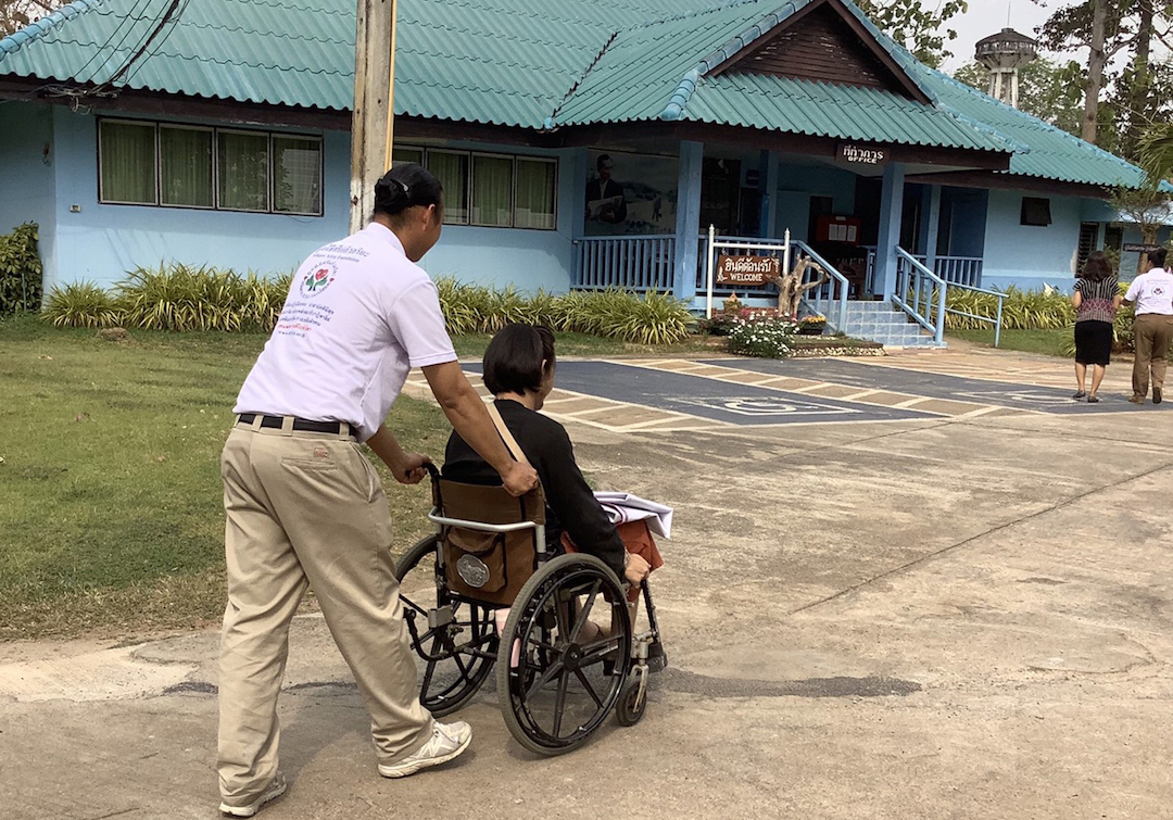โครงการมอบทุนช่วยเหลือผู้พิการ  วันที่ 20 มีนาคม 2563  ณ ศูนย์พัฒนาศักยภาพและอาชีพคนพิการหยาดฝน  อ.แม่แตง จ.เชียงใหม่